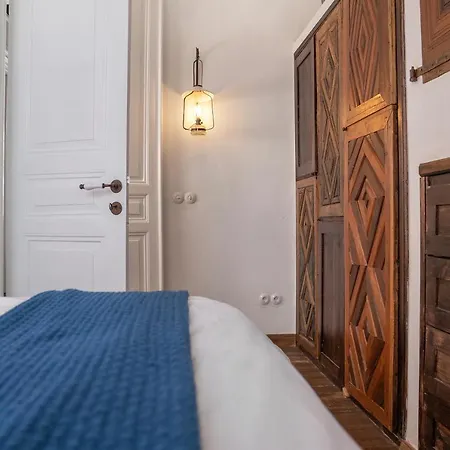 The 1813 Painter's By Neuvel Galaxídhion