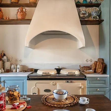 The 1813 Painter's By Neuvel Villa