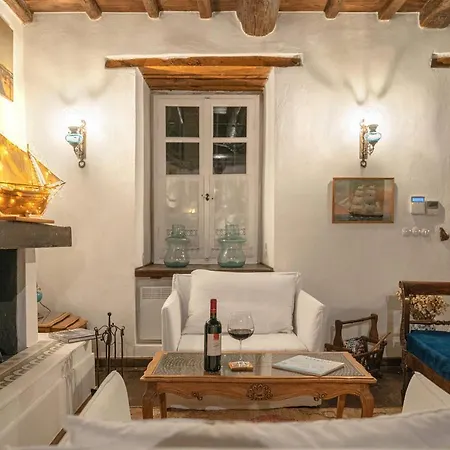 Villa The 1813 Painter's By Neuvel Galaxídhion