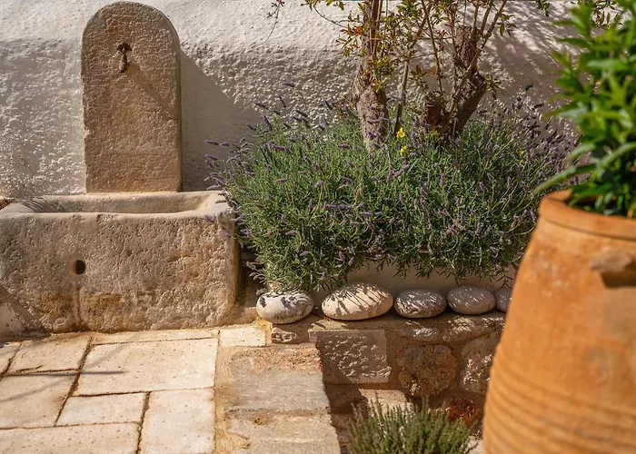 The 1813 Painter's By Neuvel Villa *