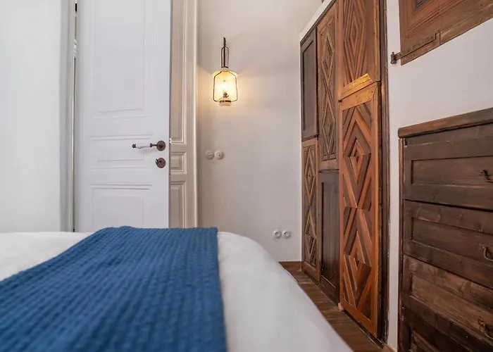 The 1813 Painter's By Neuvel Galaxidi